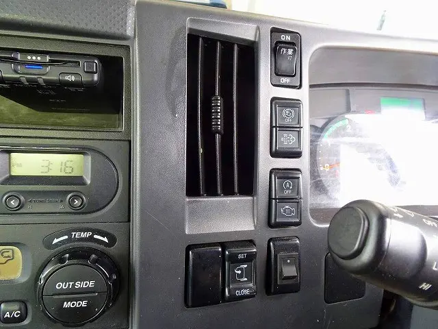 いすゞ フォワード 2RG-FRR90S2(2WD)の写真11