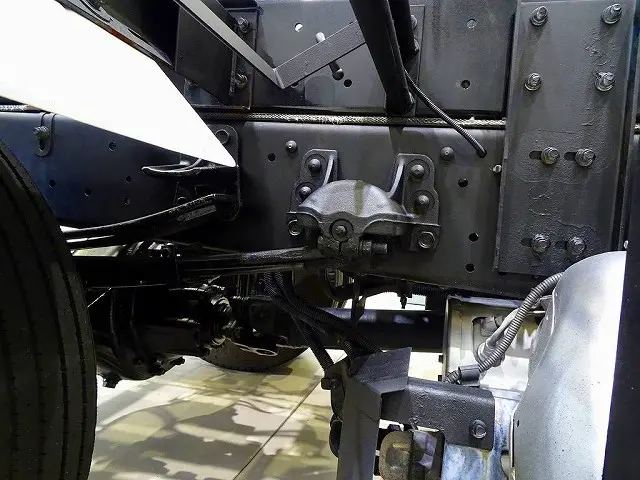 シャーシは 錆止め/マフラー塗装 仕上げに力を入れています。|いすゞ フォワード 2RG-FRR90S2(2WD)の写真49