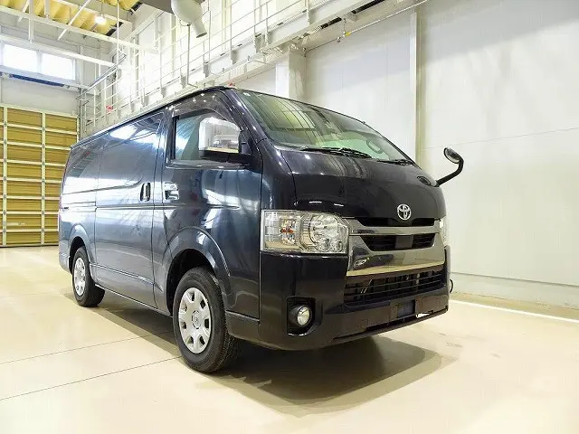 トヨタ ハイエースバン QDF-GDH206V(4WD)の写真2