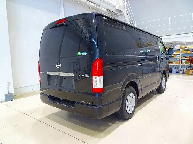 トヨタ ハイエースバン QDF-GDH206V(4WD)の写真3