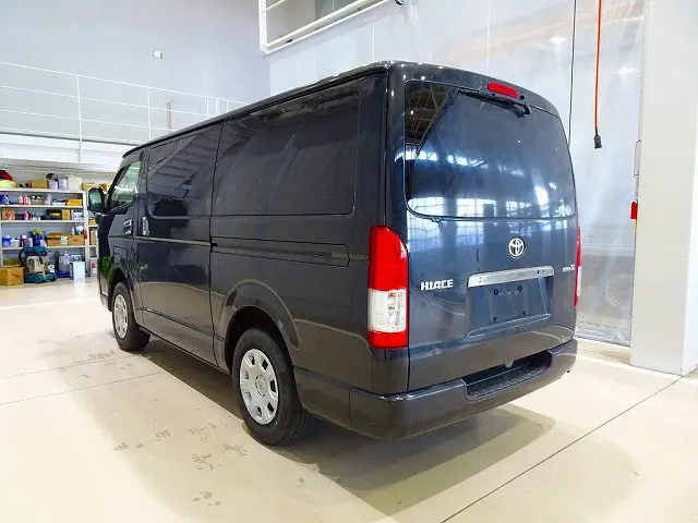 トヨタ ハイエースバン QDF-GDH206V(4WD)の写真4