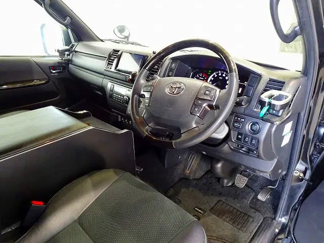 トヨタ ハイエースバン QDF-GDH206V(4WD)の写真5