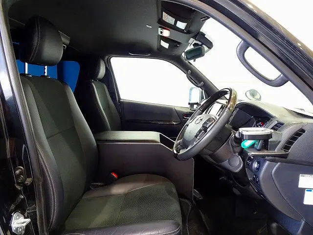 トヨタ ハイエースバン QDF-GDH206V(4WD)の写真6