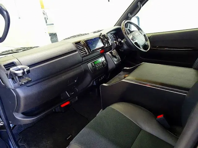 トヨタ ハイエースバン QDF-GDH206V(4WD)の写真7