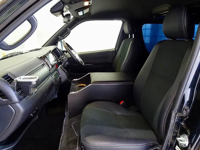 トヨタ ハイエースバン QDF-GDH206V(4WD)の写真8
