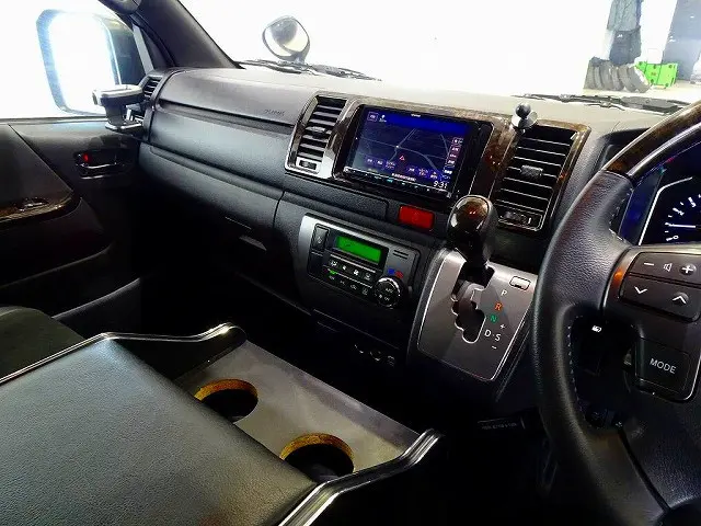 トヨタ ハイエースバン QDF-GDH206V(4WD)の写真9
