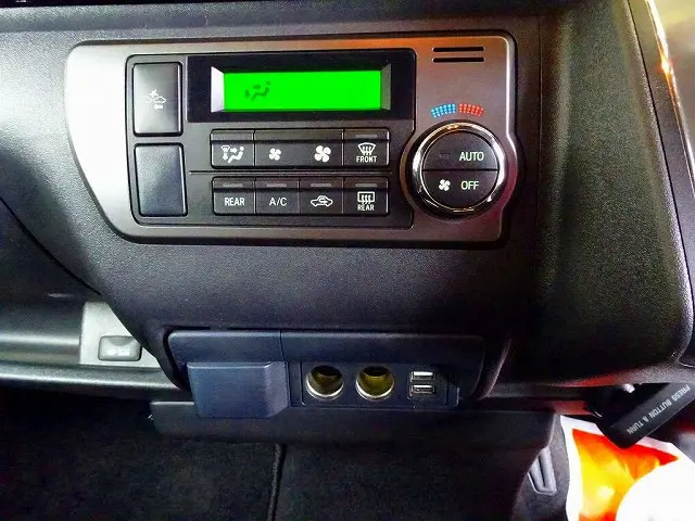 トヨタ ハイエースバン QDF-GDH206V(4WD)の写真12