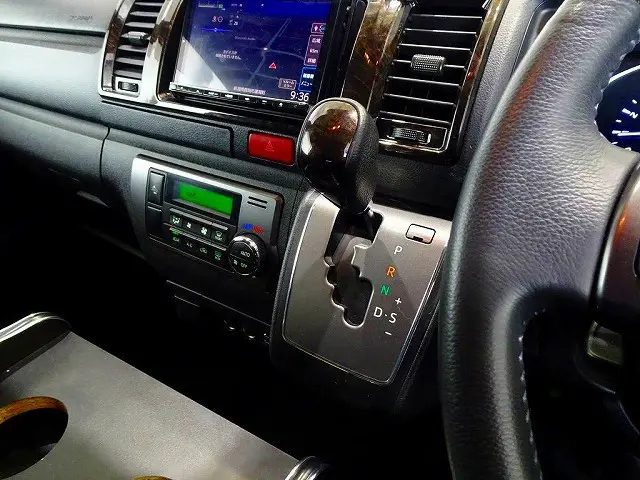 トヨタ ハイエースバン QDF-GDH206V(4WD)の写真18