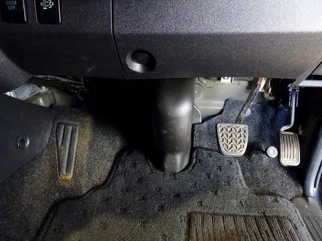 トヨタ ハイエースバン QDF-GDH206V(4WD)の写真19