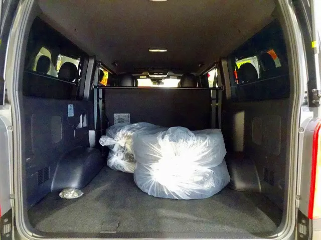 アルミホイール ホイールキャップ 荷室スタッドレスタイヤ4本積込み|トヨタ ハイエースバン QDF-GDH206V(4WD)の写真36