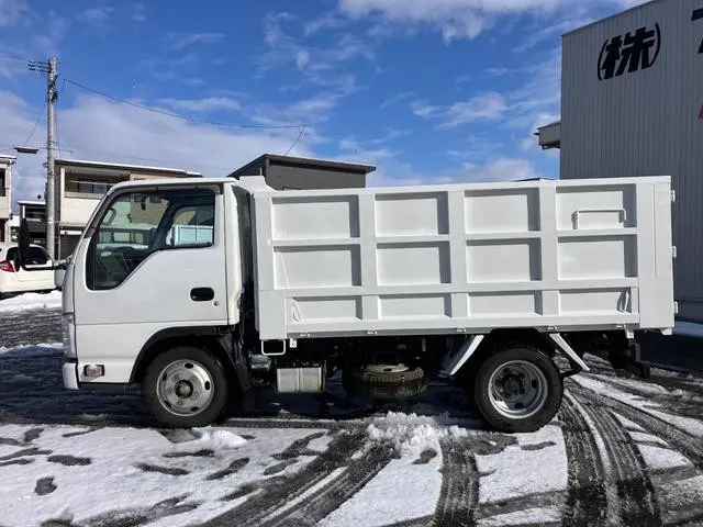 いすゞ エルフ 2RG-NJR88AD(2WD)の写真9