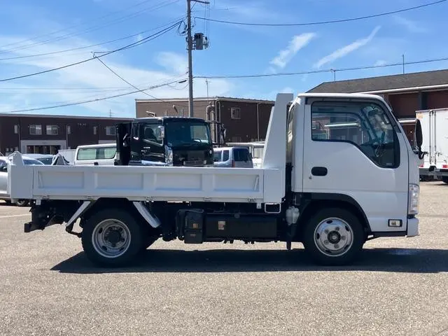 いすゞ エルフ 2RG-NJR88AD(2WD)の写真9