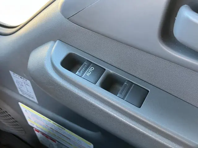 いすゞ エルフ 2RG-NJR88AD(2WD)の写真21