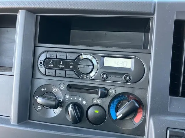 いすゞ エルフ 2RG-NJR88AD(2WD)の写真37