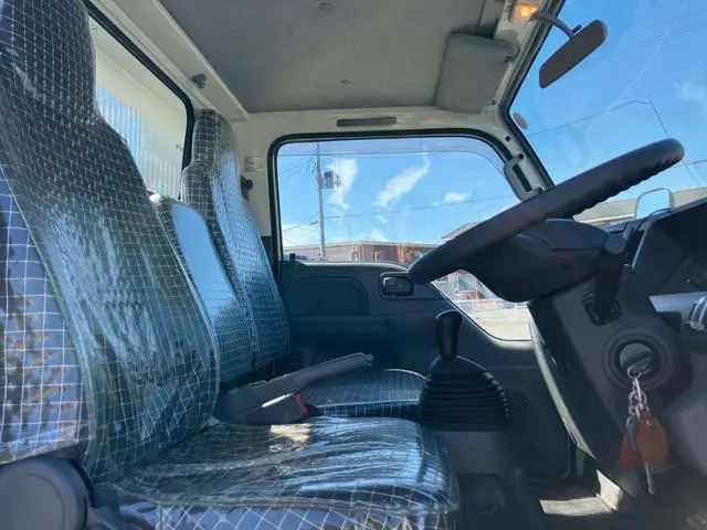 いすゞ エルフ 2RG-NJR88AD(2WD)の写真45
