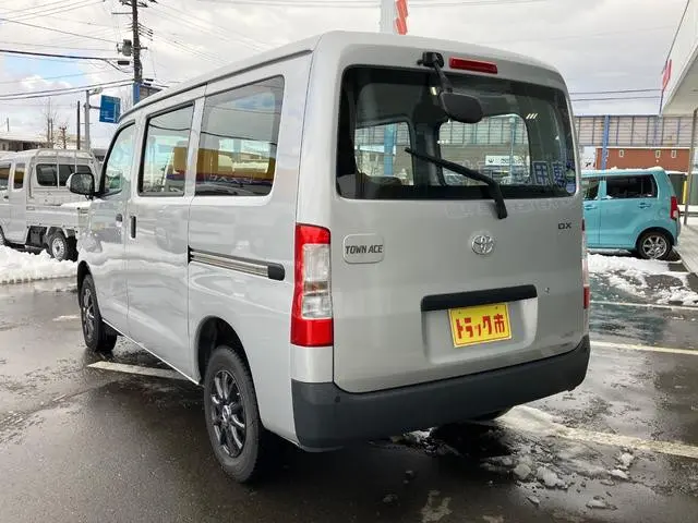 トヨタ タウンエースバン 5BF-S413M(4WD)の写真13