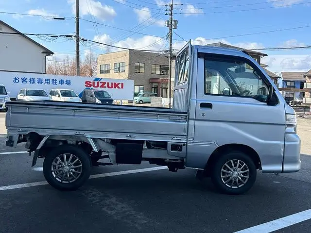 ダイハツ ハイゼットトラック EBD-S211P(4WD)の写真6