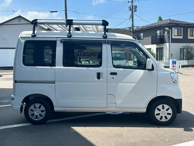 ダイハツ ハイゼットバン 3BD-S331V(4WD)の写真5