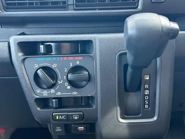 ダイハツ ハイゼットバン 3BD-S710V(4WD)の写真29
