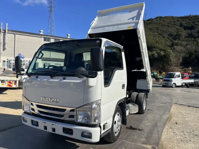 いすゞ エルフ 2RG-NKR88AD(2WD)の写真1