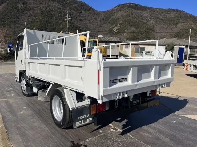 いすゞ エルフ 2RG-NKR88AD(2WD)の写真4