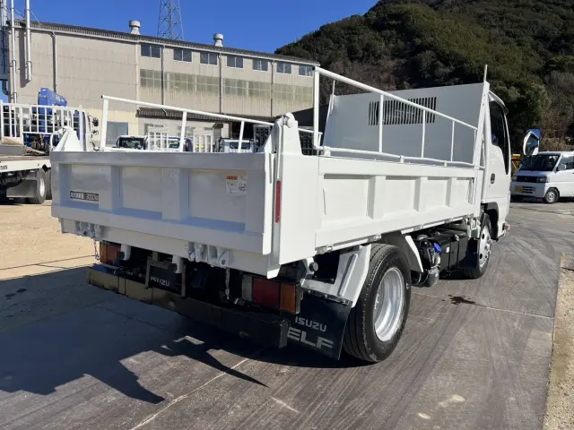 いすゞ エルフ 2RG-NKR88AD(2WD)の写真6