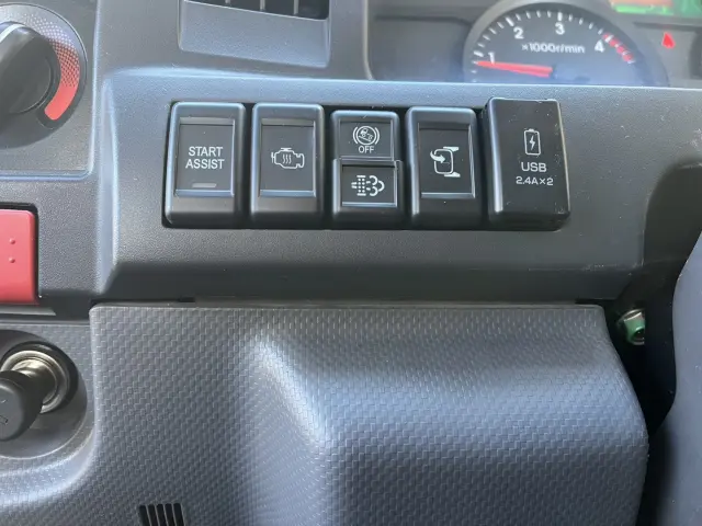 いすゞ エルフ 2RG-NKR88AD(2WD)の写真29