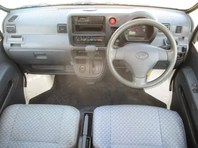 ダイハツ ハイゼットバン EBD-S321V(2WD)の写真2