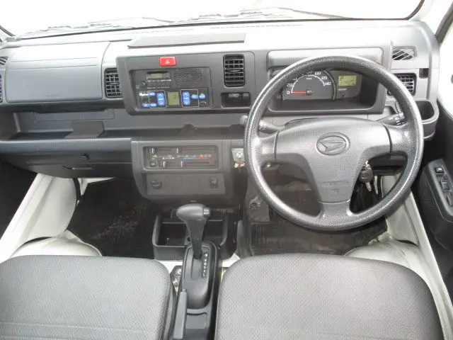 ダイハツ ハイゼットトラック EBD-S500P(2WD)の写真2