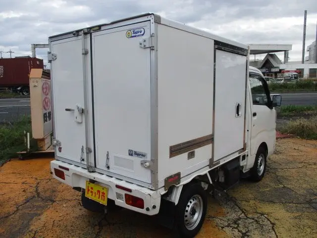 ダイハツ ハイゼットトラック EBD-S500P(2WD)の写真3