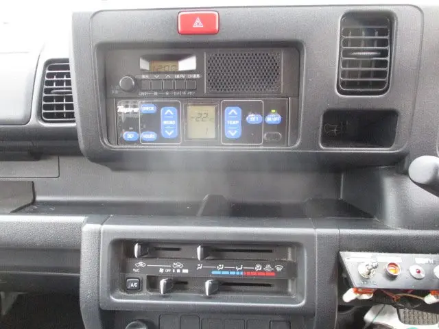 ダイハツ ハイゼットトラック EBD-S500P(2WD)の写真9