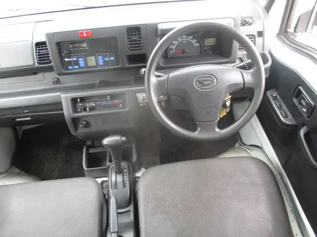 ダイハツ ハイゼットトラック EBD-S500P(2WD)の写真2
