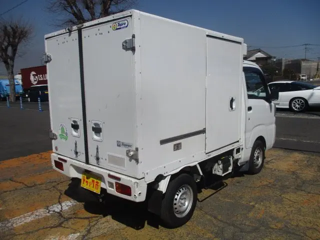 ダイハツ ハイゼットトラック EBD-S500P(2WD)の写真3