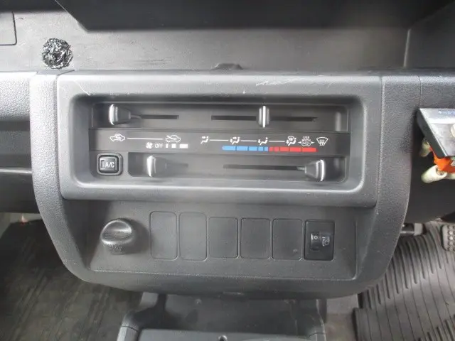 ダイハツ ハイゼットトラック EBD-S500P(2WD)の写真11