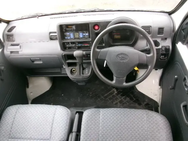 ダイハツ ハイゼットバン EBD-S321V(2WD)の写真2