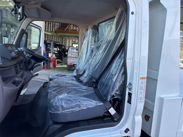 三菱 キャンター 2RG-FBA60(2WD)の写真13