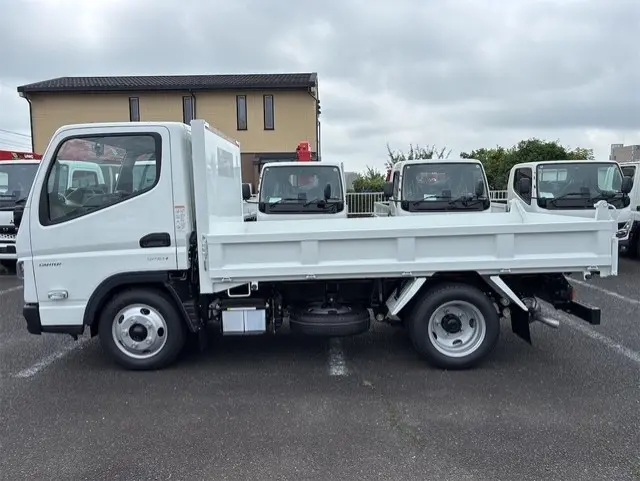 三菱 キャンター 2RG-FBA30(2WD)の写真5
