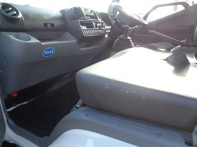 日野 デュトロ SKG-XZU650Mの写真21