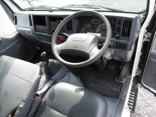 いすゞ エルフ TPG-NJS85A(4WD)の写真4