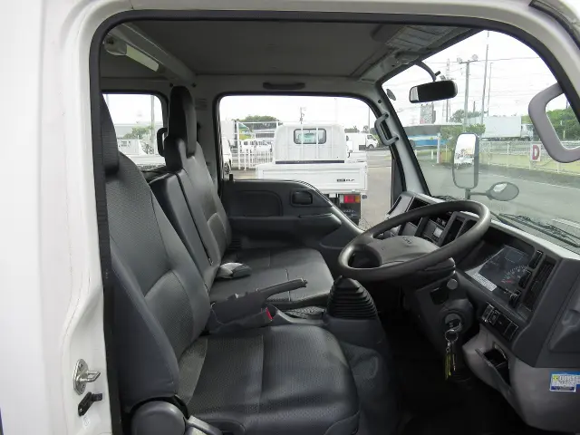 いすゞ エルフ TPG-NJS85A(4WD)の写真5