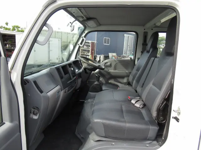 いすゞ エルフ TPG-NJS85A(4WD)の写真13