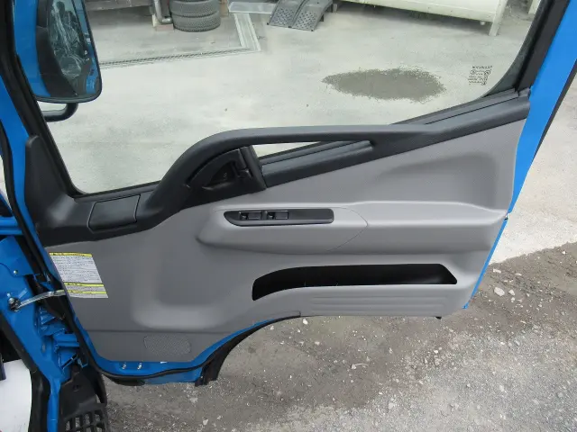三菱 キャンター 2RG-FEAVO(2WD)の写真6