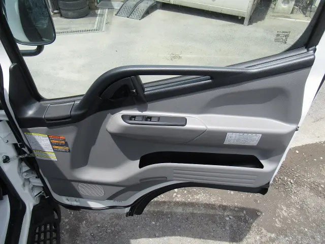 三菱 キャンター 2RG-FEB80(2WD)の写真6