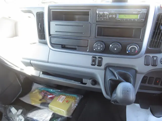 三菱 キャンター 2RG-FBA20(2WD)の写真11