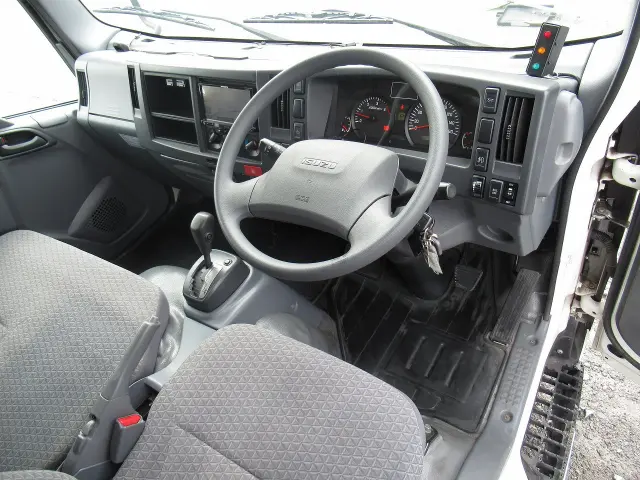 いすゞ エルフ TPG-NMR85AN(2WD)の写真4