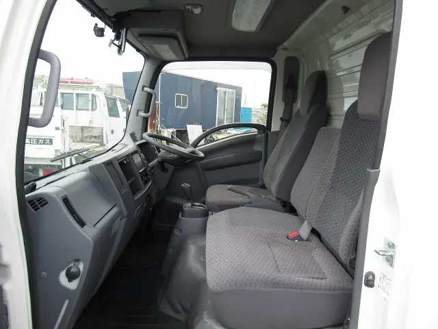 いすゞ エルフ TPG-NMR85AN(2WD)の写真15
