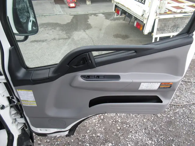 三菱 キャンター 2RG-FEAVO(2WD)の写真5