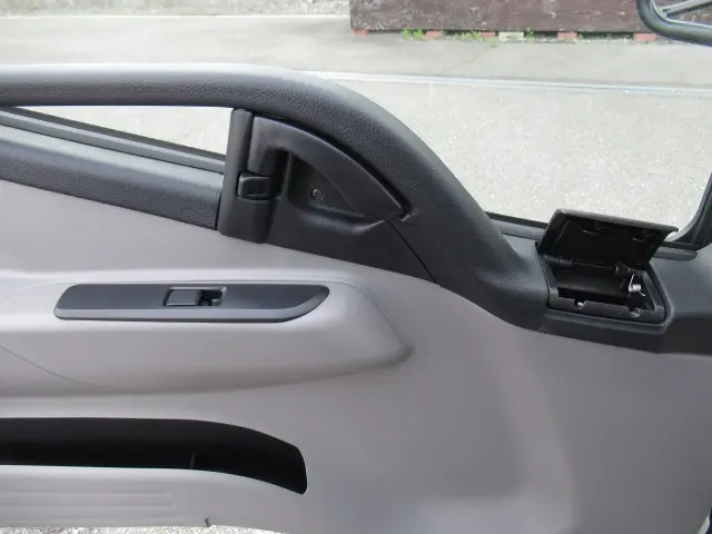 三菱 キャンター 2RG-FEAVO(2WD)の写真6