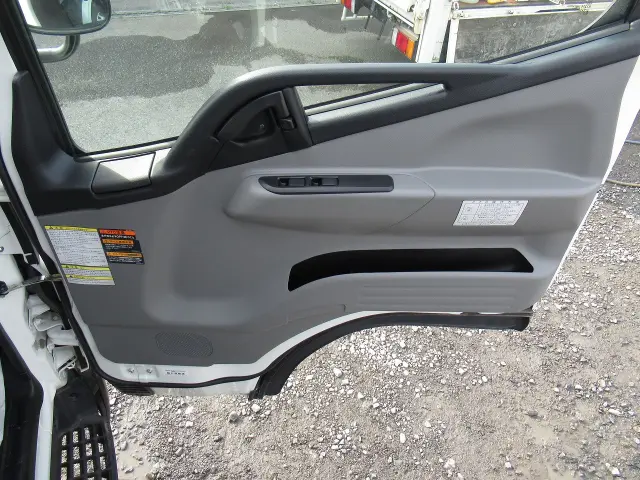 三菱 キャンター 2PG-FEB80(2WD)の写真5