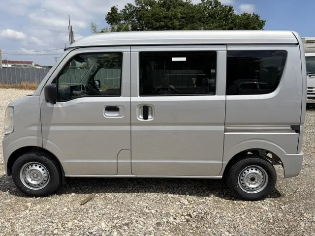 日産 クリッパーバン 5BD-DR17V(2WD)の写真3